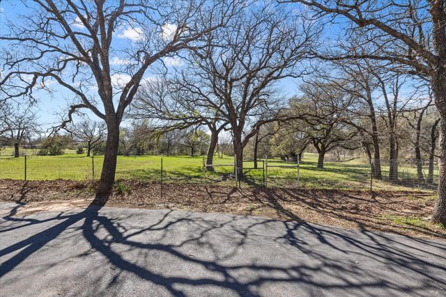 1118 County Road 325, Glen Rose, TX 76043