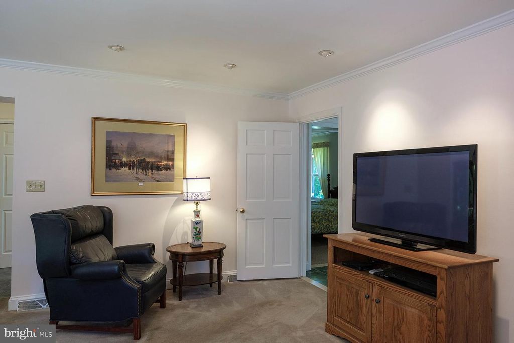 Image 15 of property listing at 13324 HICKORY HILL RD, Hagerstown, MD 21742