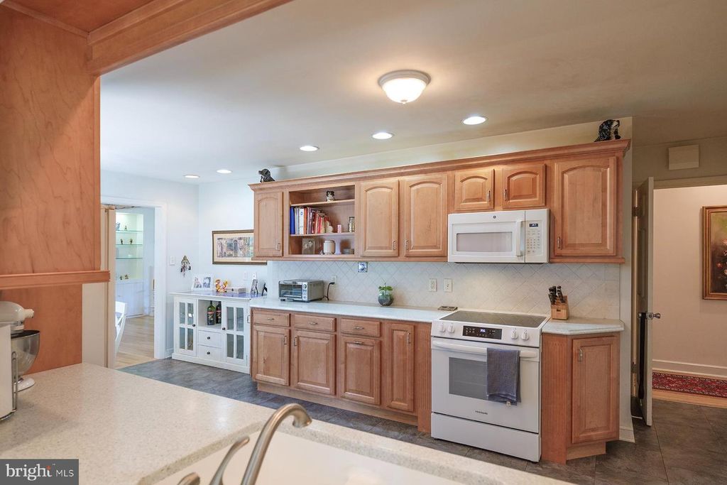 Image 18 of property listing at 13324 HICKORY HILL RD, Hagerstown, MD 21742