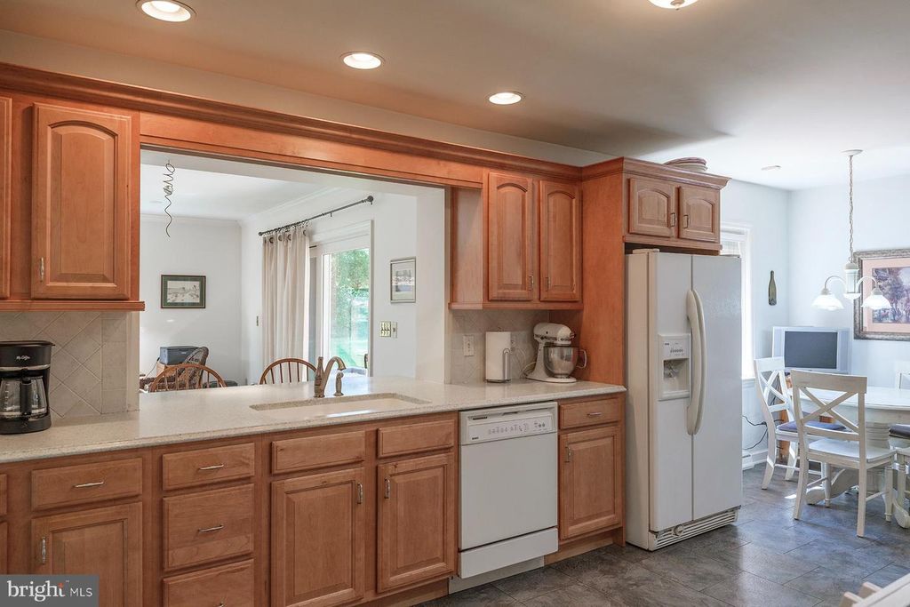 Image 19 of property listing at 13324 HICKORY HILL RD, Hagerstown, MD 21742