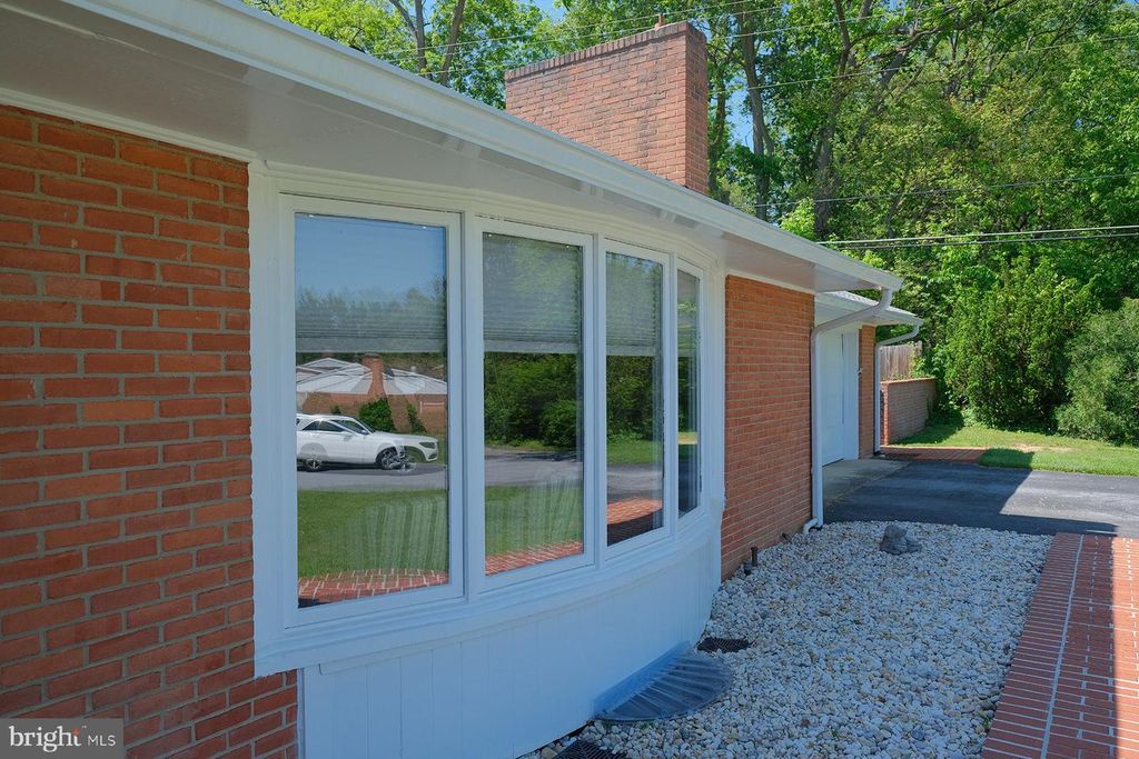 Image 2 of property listing at 13324 HICKORY HILL RD, Hagerstown, MD 21742