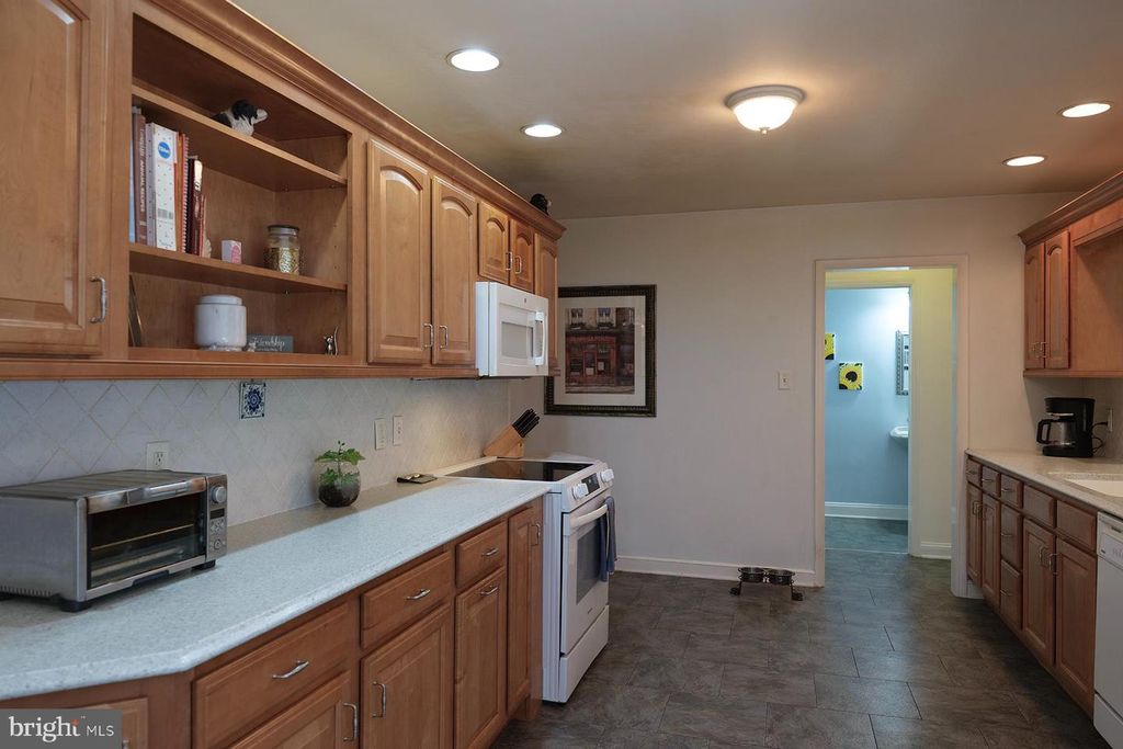 Image 22 of property listing at 13324 HICKORY HILL RD, Hagerstown, MD 21742
