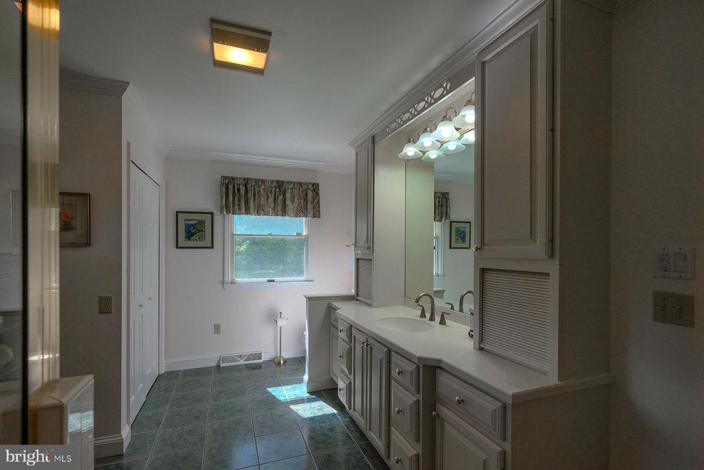 Image 25 of property listing at 13324 HICKORY HILL RD, Hagerstown, MD 21742