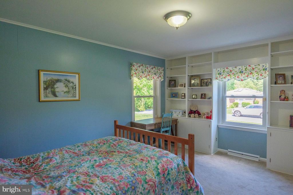 Image 28 of property listing at 13324 HICKORY HILL RD, Hagerstown, MD 21742