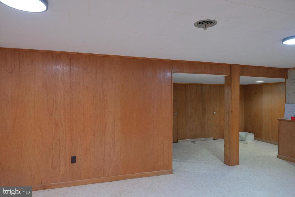Image 36 of property listing at 13324 HICKORY HILL RD, Hagerstown, MD 21742