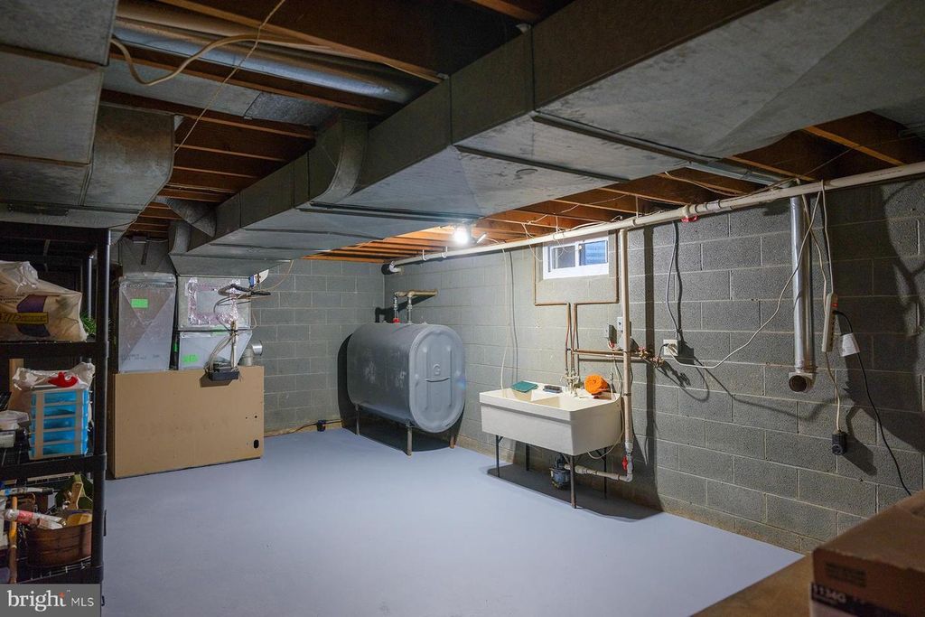 Image 38 of property listing at 13324 HICKORY HILL RD, Hagerstown, MD 21742