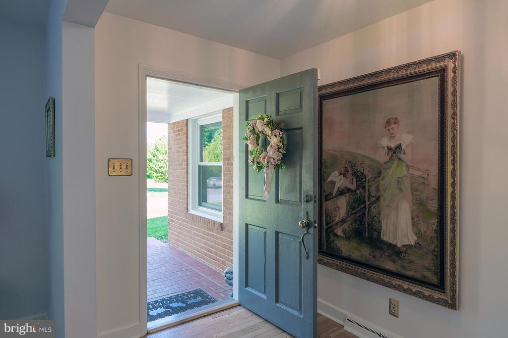 Image 4 of property listing at 13324 HICKORY HILL RD, Hagerstown, MD 21742