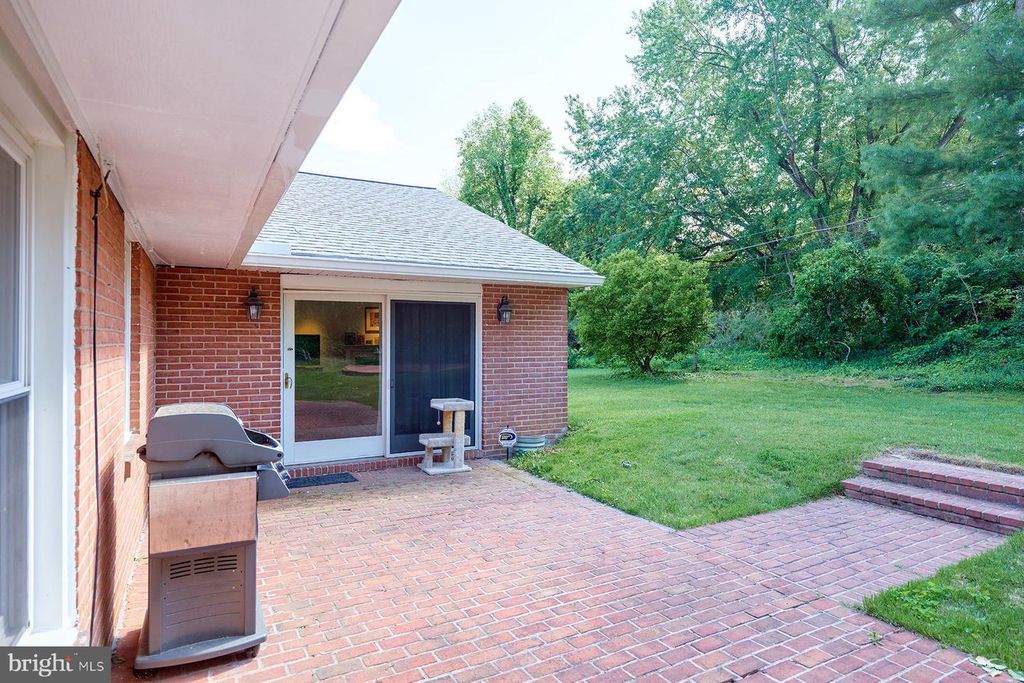 Image 40 of property listing at 13324 HICKORY HILL RD, Hagerstown, MD 21742