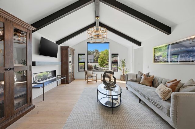 5813 Mareta Ln, Loomis, CA 95650