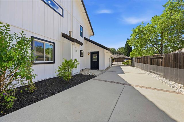 5813 Mareta Ln, Loomis, CA 95650