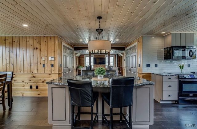 37000 Rock Beach Road West, Cape Vincent, NY 13618