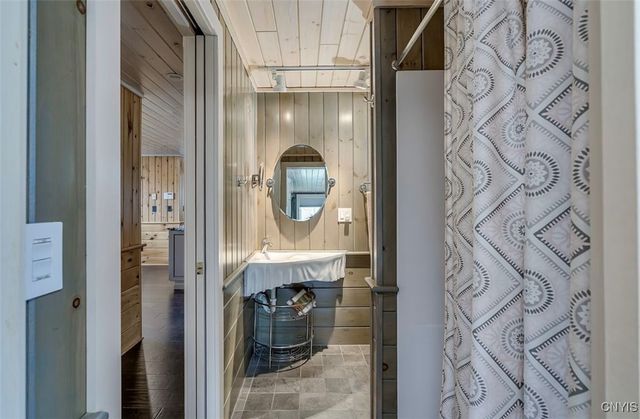 37000 Rock Beach Road West, Cape Vincent, NY 13618