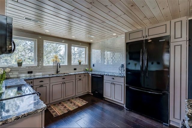 37000 Rock Beach Road West, Cape Vincent, NY 13618