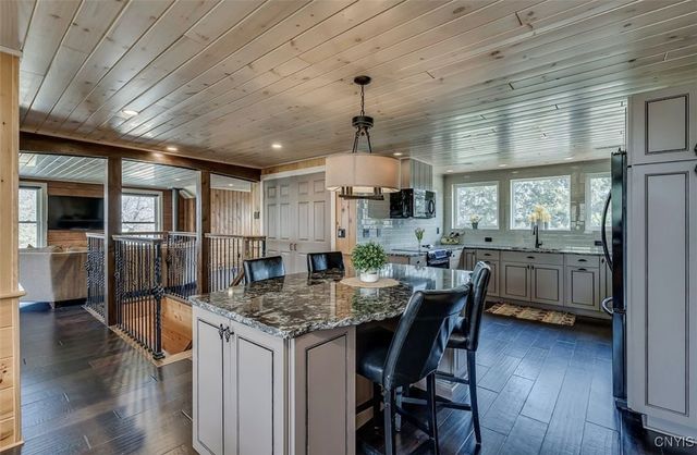 37000 Rock Beach Road West, Cape Vincent, NY 13618