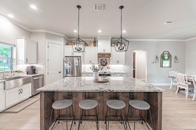 117 Shelby, Adkins, TX 78101