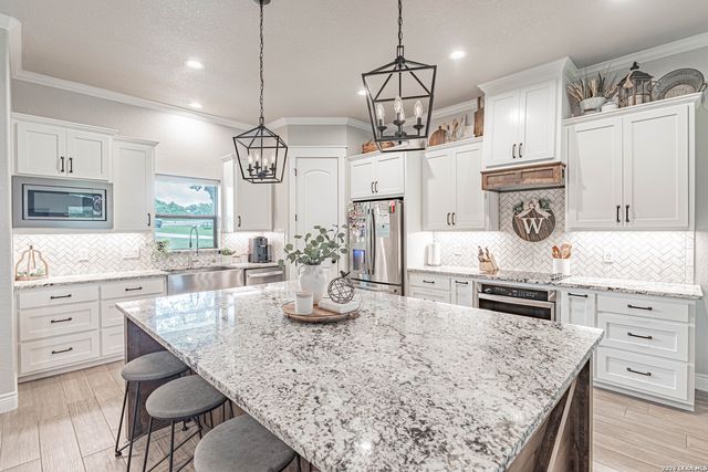 117 Shelby, Adkins, TX 78101