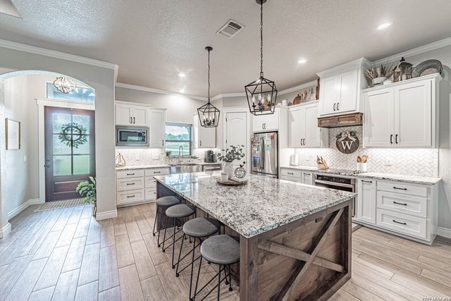 117 Shelby, Adkins, TX 78101