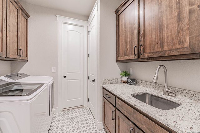 117 Shelby, Adkins, TX 78101