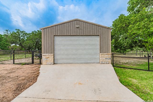117 Shelby, Adkins, TX 78101