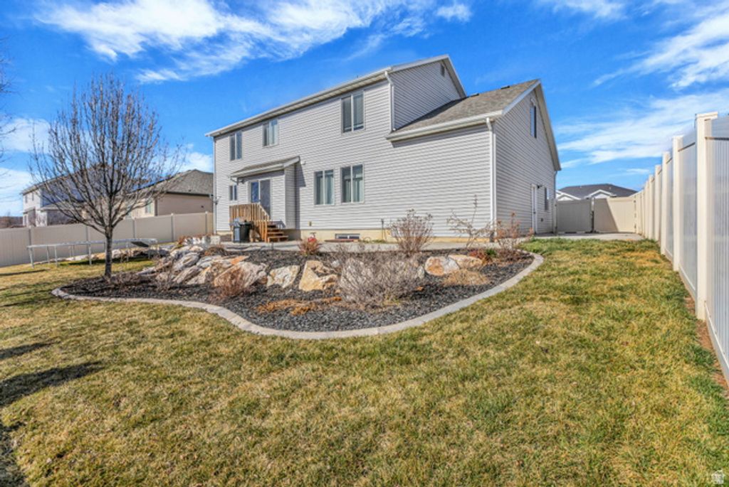 Image 32 of property listing at 1437 W 1200 S, Clearfield, UT 84015