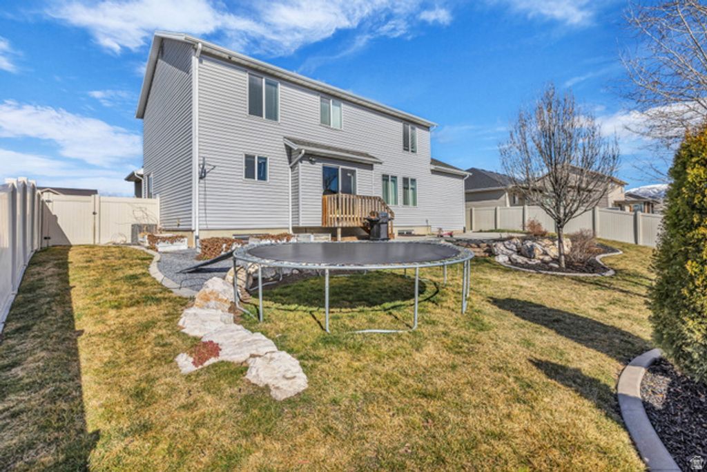 Image 34 of property listing at 1437 W 1200 S, Clearfield, UT 84015