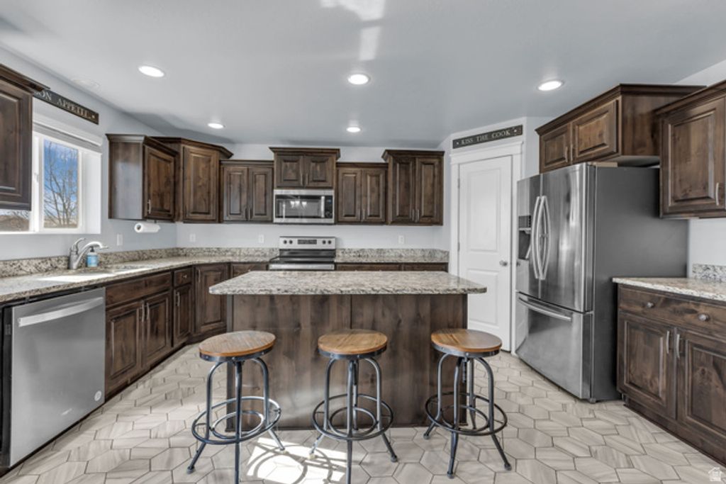 Image 6 of property listing at 1437 W 1200 S, Clearfield, UT 84015