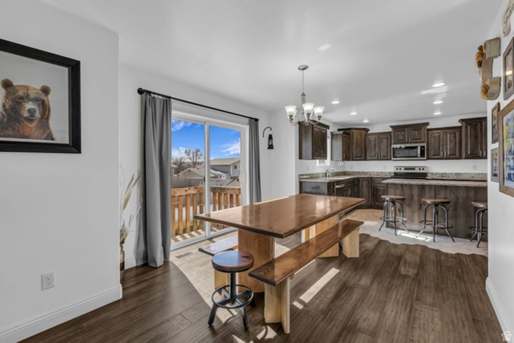 Image 8 of property listing at 1437 W 1200 S, Clearfield, UT 84015