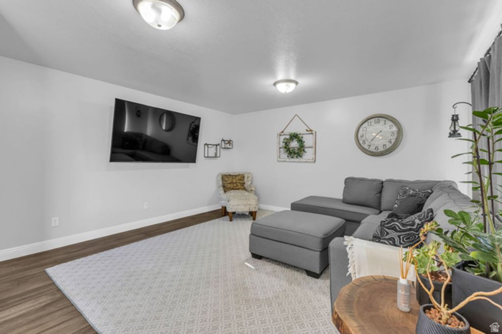 Image 9 of property listing at 1437 W 1200 S, Clearfield, UT 84015