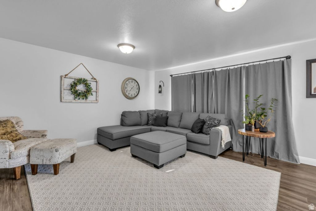 Image 10 of property listing at 1437 W 1200 S, Clearfield, UT 84015