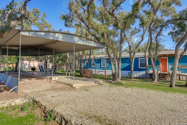 511 FOREST HILL ST, Canyon Lake, TX 78133