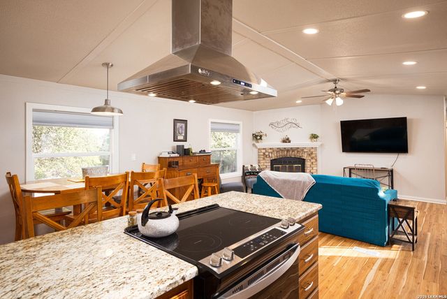 511 FOREST HILL ST, Canyon Lake, TX 78133