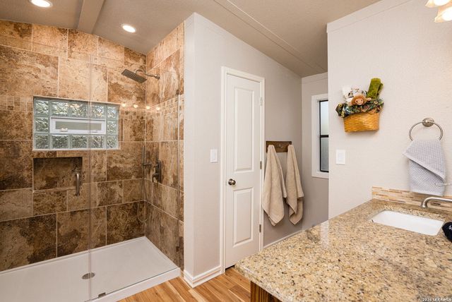 511 FOREST HILL ST, Canyon Lake, TX 78133