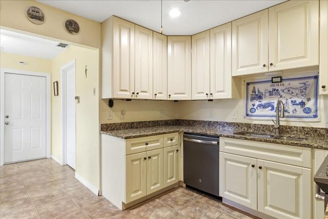 1429 S CHICKASAW TRAIL 7, Orlando, FL 32825