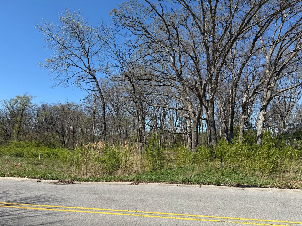 1190 E Greenview Place, Crown Point, IN 46307