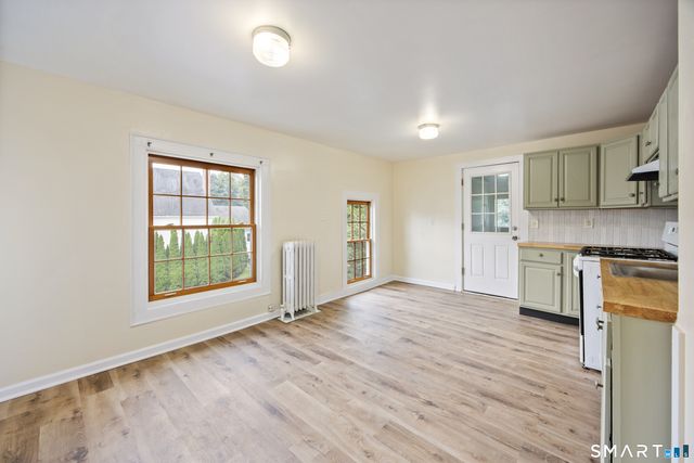 226 Meadow Street 2nd Floor, Naugatuck, CT 06770