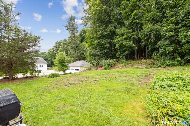 226 Meadow Street 2nd Floor, Naugatuck, CT 06770