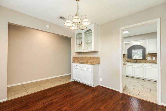 129 La Laja Drive, Angleton, TX 77515