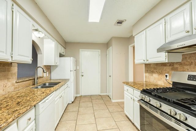 129 La Laja Drive, Angleton, TX 77515