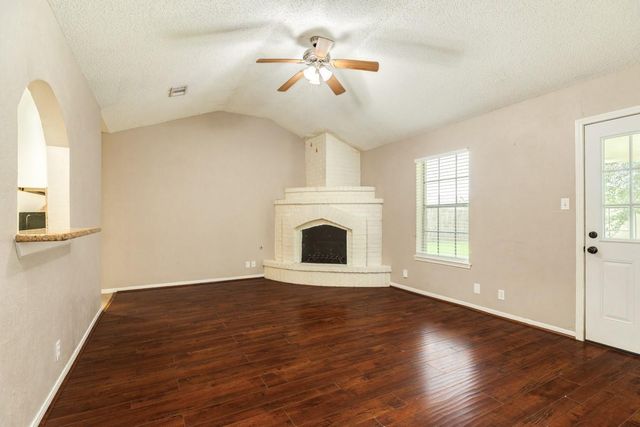 129 La Laja Drive, Angleton, TX 77515