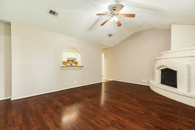 129 La Laja Drive, Angleton, TX 77515