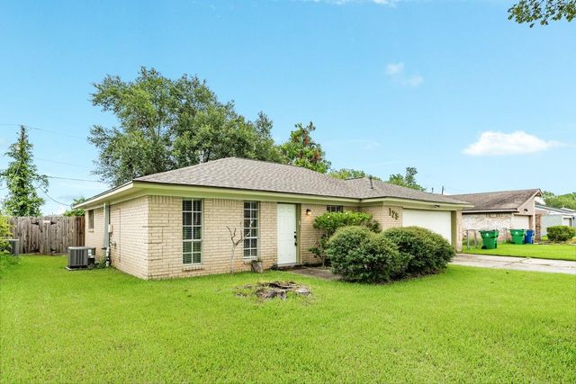 129 La Laja Drive, Angleton, TX 77515