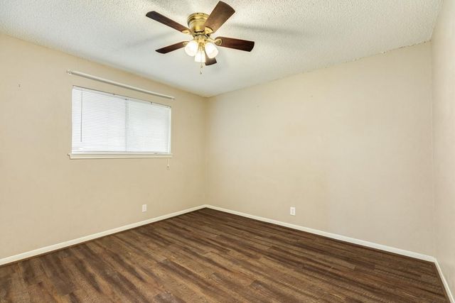 129 La Laja Drive, Angleton, TX 77515