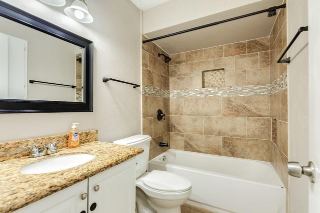129 La Laja Drive, Angleton, TX 77515