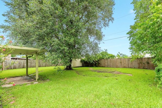 129 La Laja Drive, Angleton, TX 77515