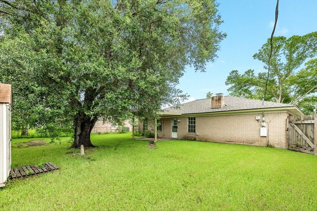 129 La Laja Drive, Angleton, TX 77515