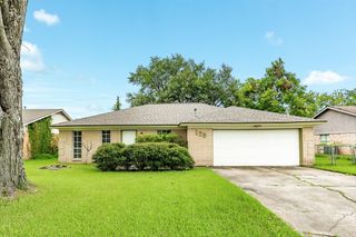 129 La Laja Drive, Angleton, TX 77515