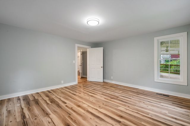117 W End Ave, Centerville, TN 37033