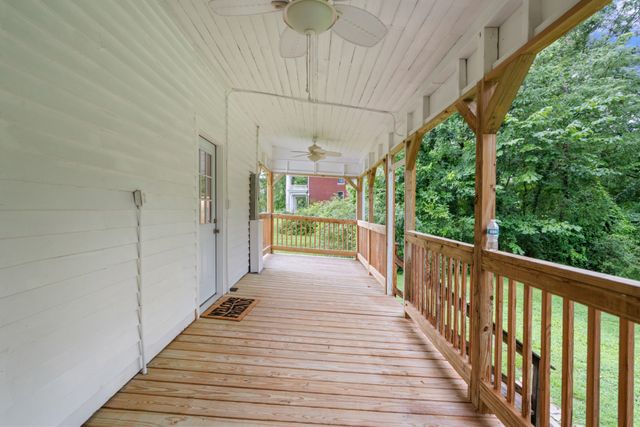 117 W End Ave, Centerville, TN 37033