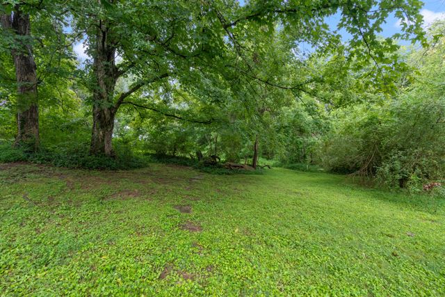 117 W End Ave, Centerville, TN 37033