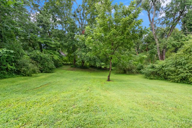 117 W End Ave, Centerville, TN 37033